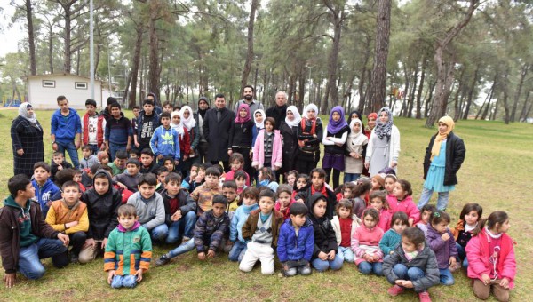 Suriyeli çocuklar Kepez’de eğlendi 