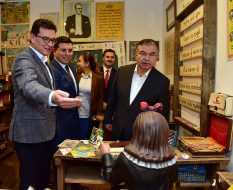 Bakan Yılmaz, Anadolu Oyuncak Müzesine hayran kaldı