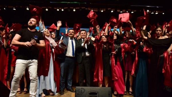 Kepez’de mezuniyet sevinci 