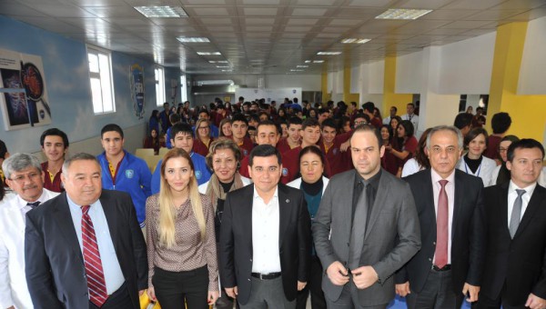 Kepez’deki okulları 2 kez ziyaret etti 