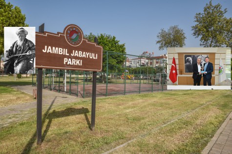 Kepez’den Jambıl Jabayev Parkı’na anıt