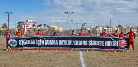 Kepez Belediyesporlu futbolcular Özgecan’ı unutmadı