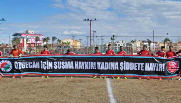 Kepez Belediyesporlu futbolcular Özgecan’ı unutmadı 