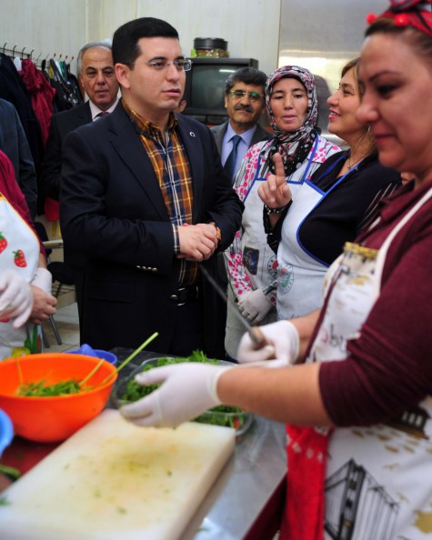 Tütüncü’den AKMEK öğrencilerine yemek dersi