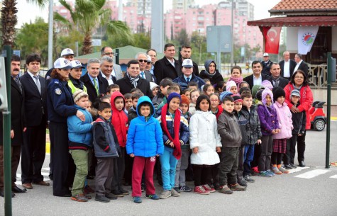 Minyatür mahallede trafik dersi