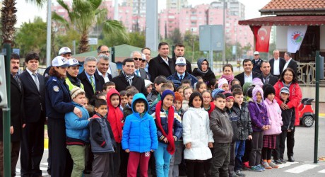 Minyatür mahallede trafik dersi