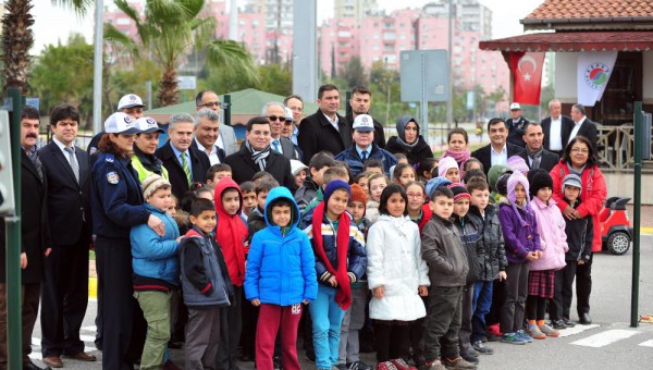 Minyatür mahallede trafik dersi 