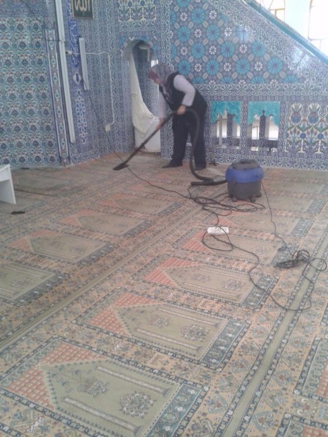 Kepez Belediyesi camileri temiz tutuyor