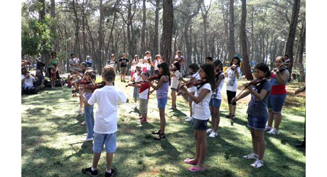Kepez Belediyesinin Çocuk Senfoni Orkestrasından konser