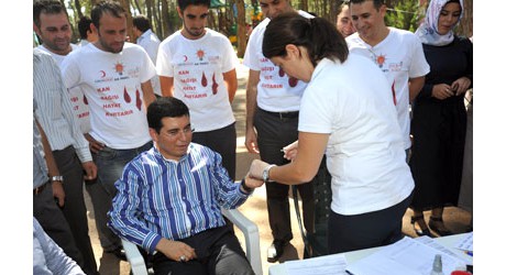 Tütüncü Van için kan bağışı kampanyası başlattı