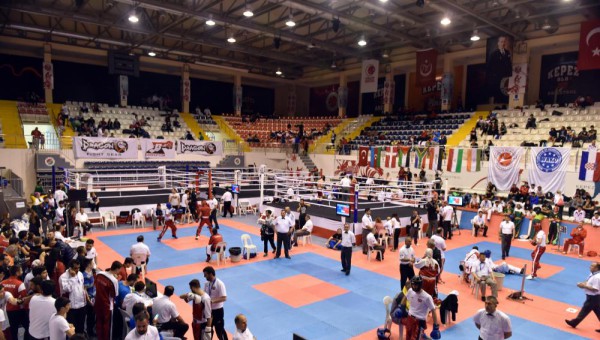 Kepez Kick Boks Şampiyonasına ev sahipliği yaptı 