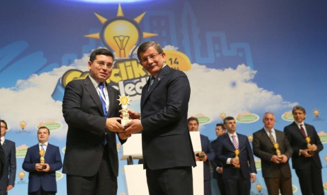 Başbakan Davutoğlu Kepez\'i ödüllendirdi