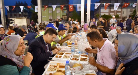 Tütüncü iftarını halkıyla yapıyor