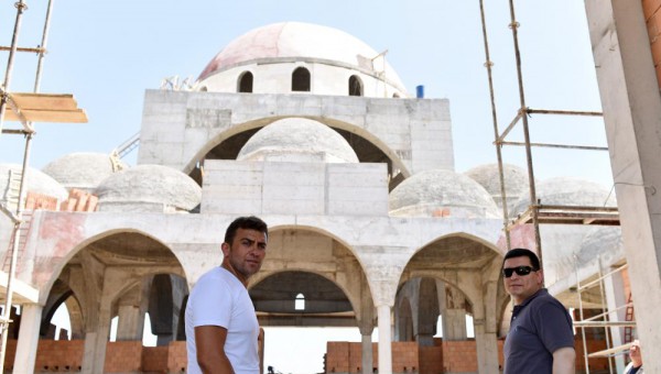 Hava sıcaklığının 47 dereceyi gösterdiği saatlerde denetim yaptı 