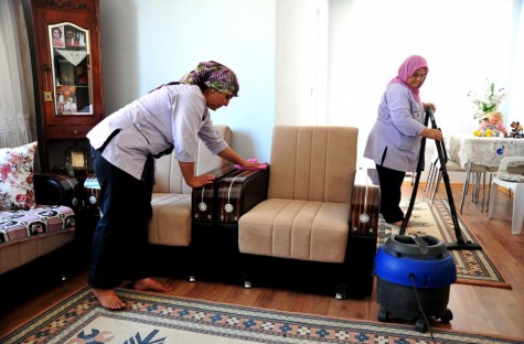 Kepez Belediyesi evleri de temizliyor