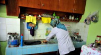 Kepez Belediyesi evleri de temizliyor