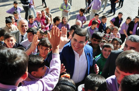 Tütüncü \”Eğitim gönüllüsü Belediyeyiz, Eğitimin emrindeyiz\”