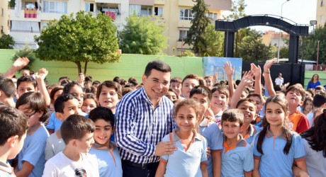 “Minicik yüreklerde geleceği görüyoruz”