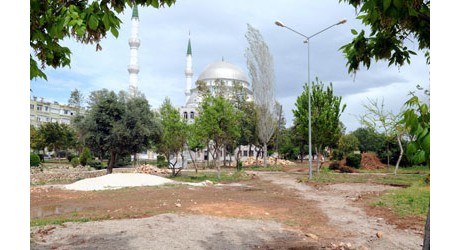 Kepez Şehit Dr Ahmet Belen Parkını güzelleştiriyor