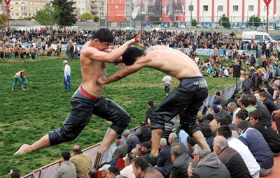 Kepez Belediyesi 8. Yağlı Pehlivan Güreşleri başladı