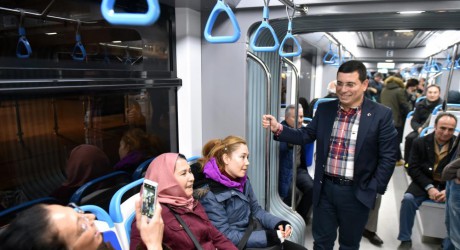 Tütüncü talepleri tramvayda dinledi