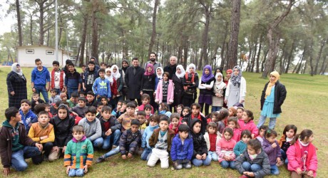 Suriyeli çocuklar Kepez’de eğlendi