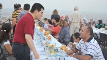 Tütüncüden meclis üyelerine iftar