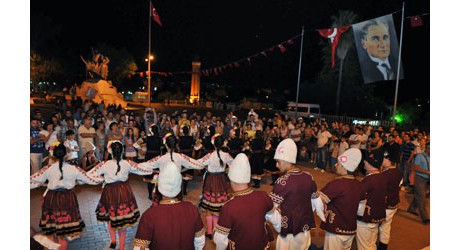 Antalya 30 Ağustos`u barışla kutladı