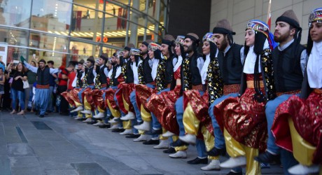 Kepez’de uluslararası folklor şöleni.