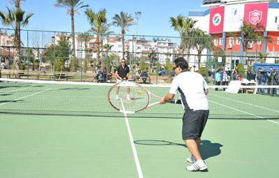 Kepezde yetişkinler tenis kursu başlıyor