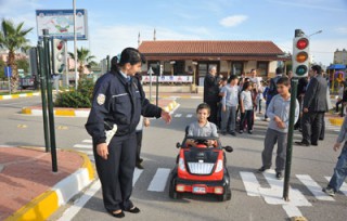 Kepez Belediyesi öğrencilere trafik bilinci aşılıyor