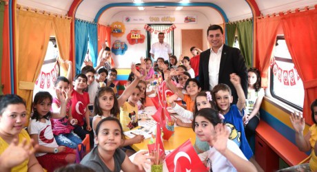 Kepez’den çocuklara şeker gibi tren kütüphane