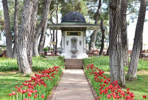 ​Meydan çeşmesine rötuş