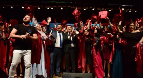Kepez’de mezuniyet sevinci