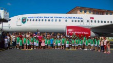 Yaz Spor Okulu öğrencileri uçak okulunu gezdi