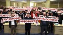 Tütüncü’den gençlere Antalyaspor kaşkolu