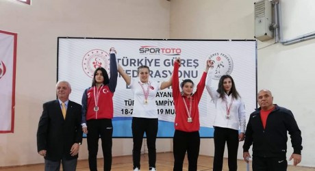 Güreşte Türkiye üçüncülüğü Kepez’in
