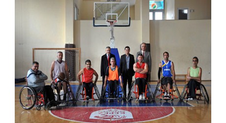 Başkan Tütüncüden engelli basketbolculara destek