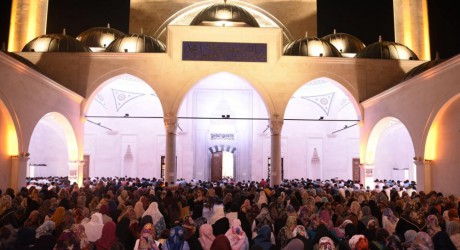 Binlerce kişi Çelebi Sultan Mehmed Cami’nde buluştu