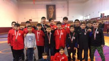 Kepez'in güreşçilerinden 9 madalya
