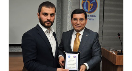 Tütüncü siyasette dürüstlüğü anlattı