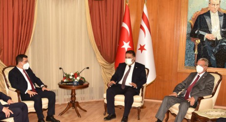 Tütüncü, KKTC Başbakanı Saner ile bir araya geldi