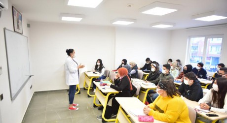 Kepez Belediyesi, gençlere üniversite kapılarını aralıyor