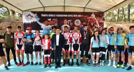 Kepez’de pedallar 120 dakika yarıştı