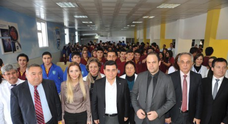 Kepez’deki okulları 2 kez ziyaret etti