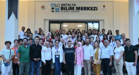 Üsküplü öğrenciler Antalya Bilim Merkezi’nde 