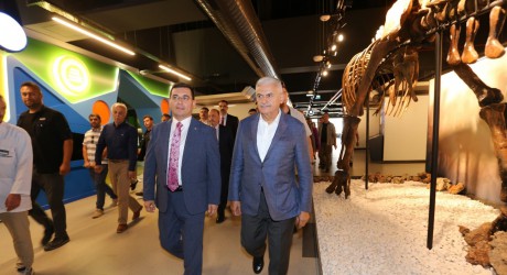 AK Parti Genel Başkan Vekili Yıldırım, Antalya Bilim Merkezi’ne hayran kaldı