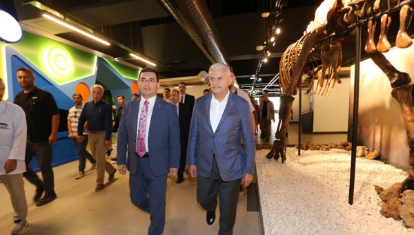 AK Parti Genel Başkan Vekili Yıldırım, Antalya Bilim Merkezi’ne hayran kaldı 