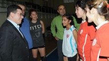 Tütüncüden voleybolculara ziyaret