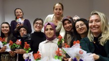 Kepez’in sporcu kadınlarına çiçekli fidanlı tebrik